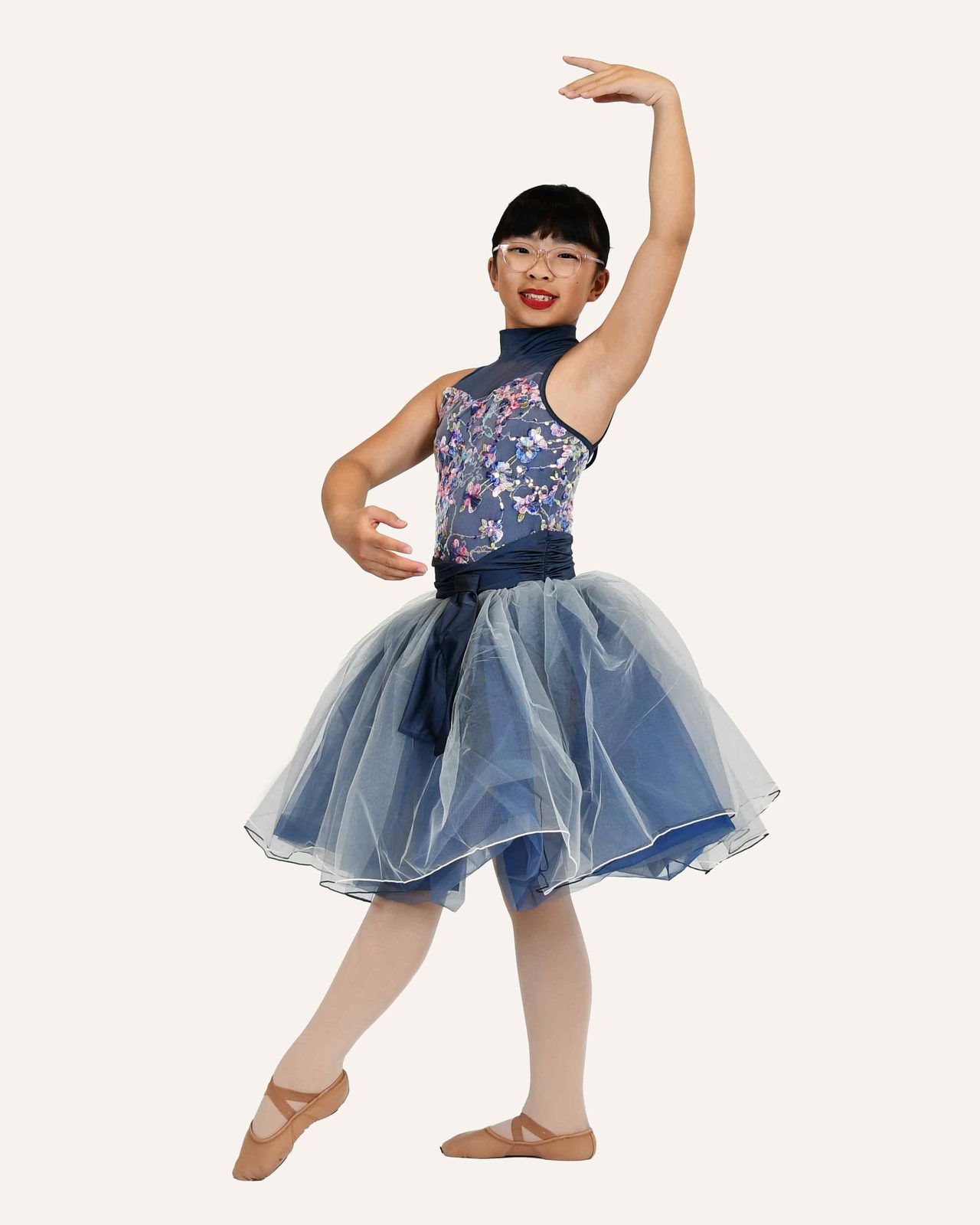 A young dancer in a Stouffville Academy Ballet class